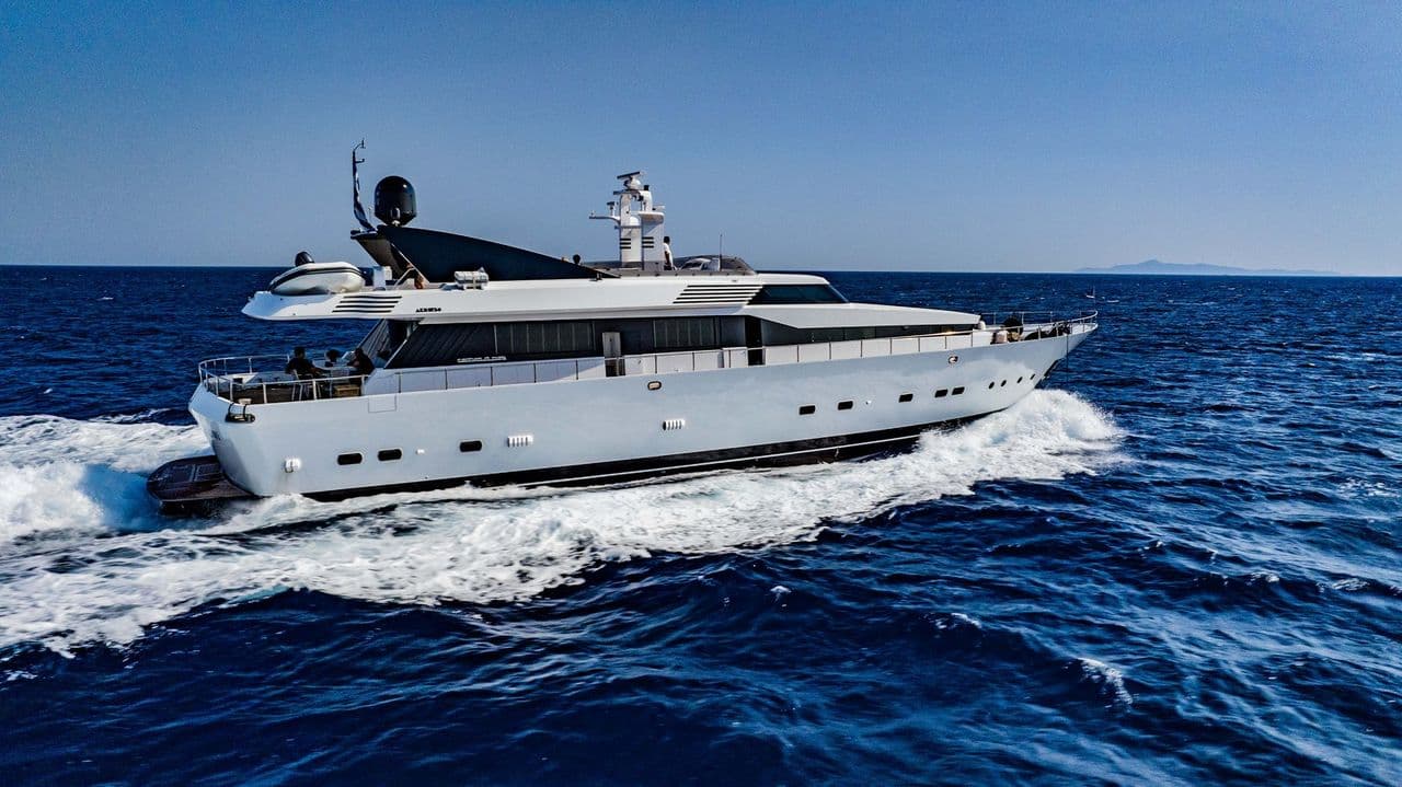 Discount: Charter the Luxurious m/y BELLINI in Greece