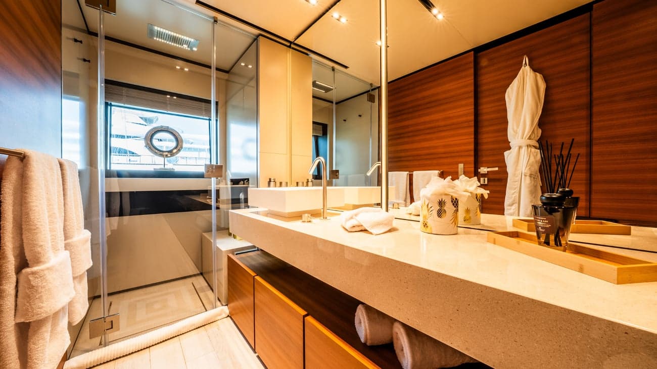 Charter XO OF THE SEAS: Luxury May Escape to South of France