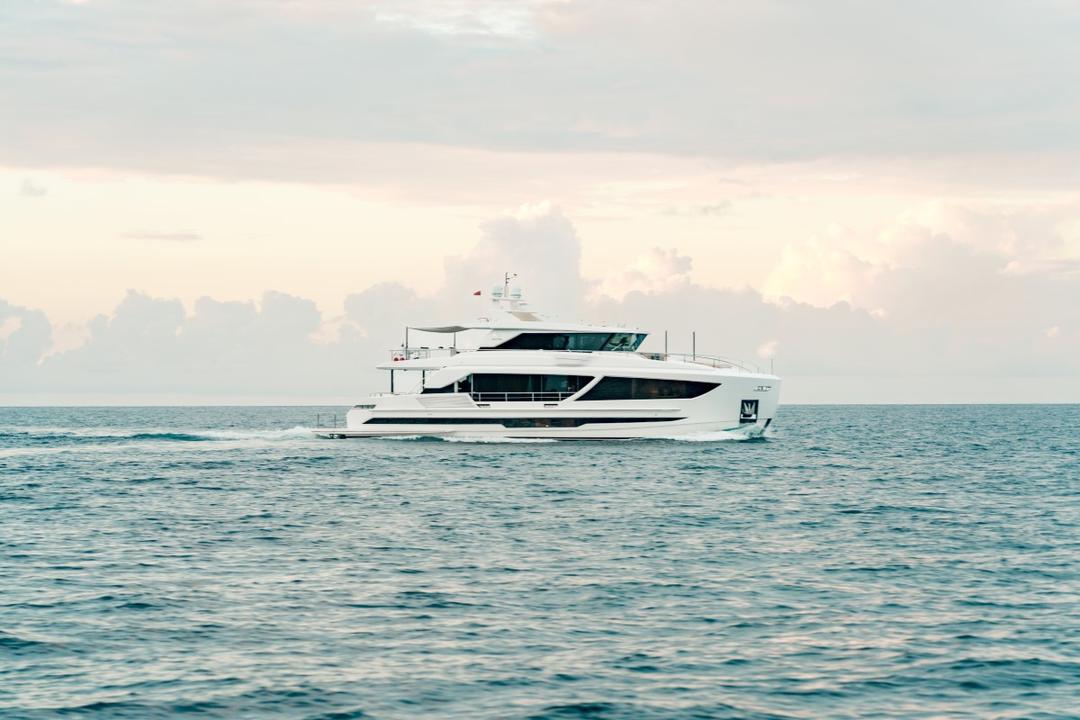 Experience Luxury aboard Horizon Yacht AQUA LIFE: Unforgettable Bahamas Adventure Exclusively with Yacht Cloud