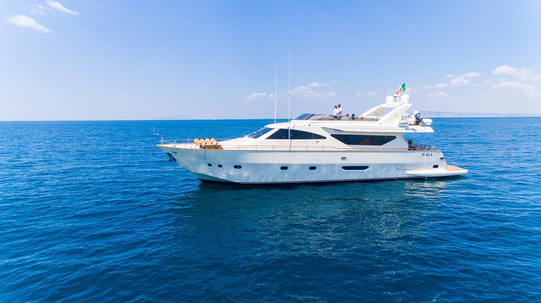 Cruise in Elegance with Alalunga 85': Savor Sardinia in September Sans Repositioning Fees