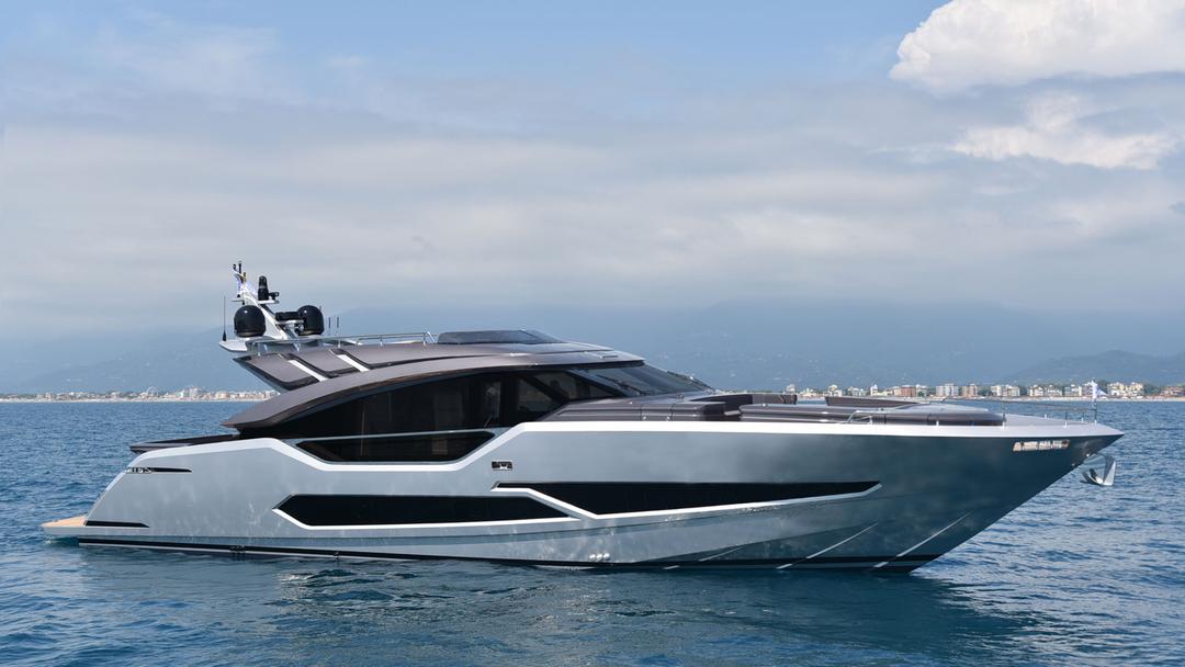 Sail Italy aboard M/Y G FIVE: Perfect Blend of Speed and Luxury