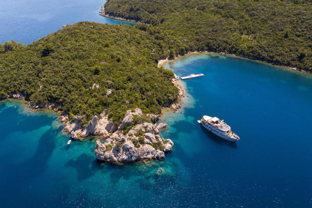 DONNA DEL MARE: Luxury Adriatic Getaway with Yacht Cloud – 10% Off in Croatia & Montenegro