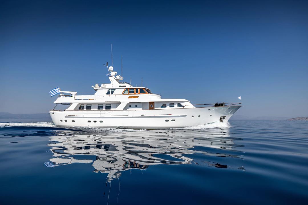 SUNCOCO: Timeless Onboard Luxury in Greece