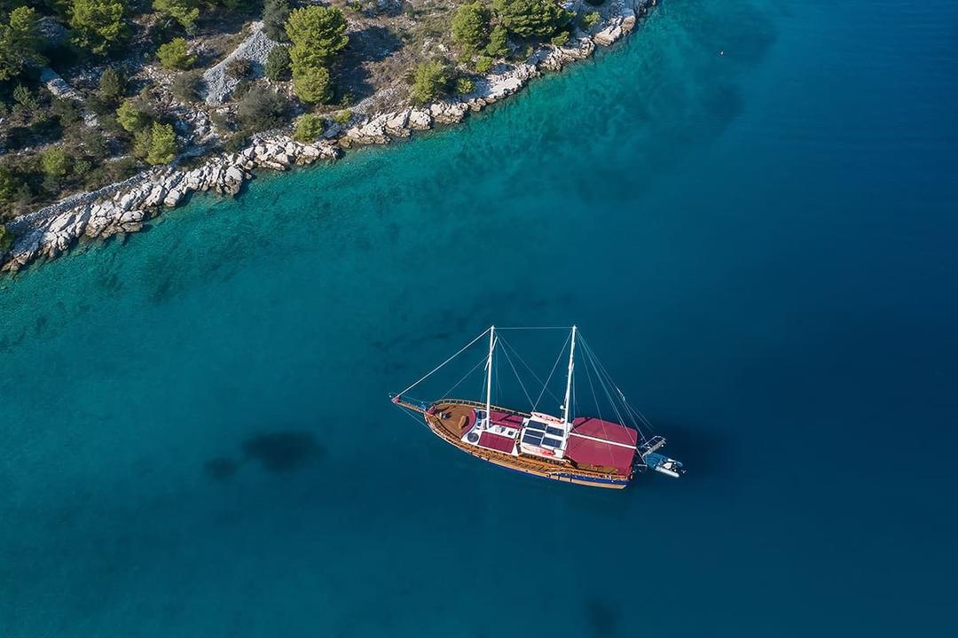 Tango: A Luxurious 77.7m Feadship Superyacht Available for Charter – Exclusive 10% Discount