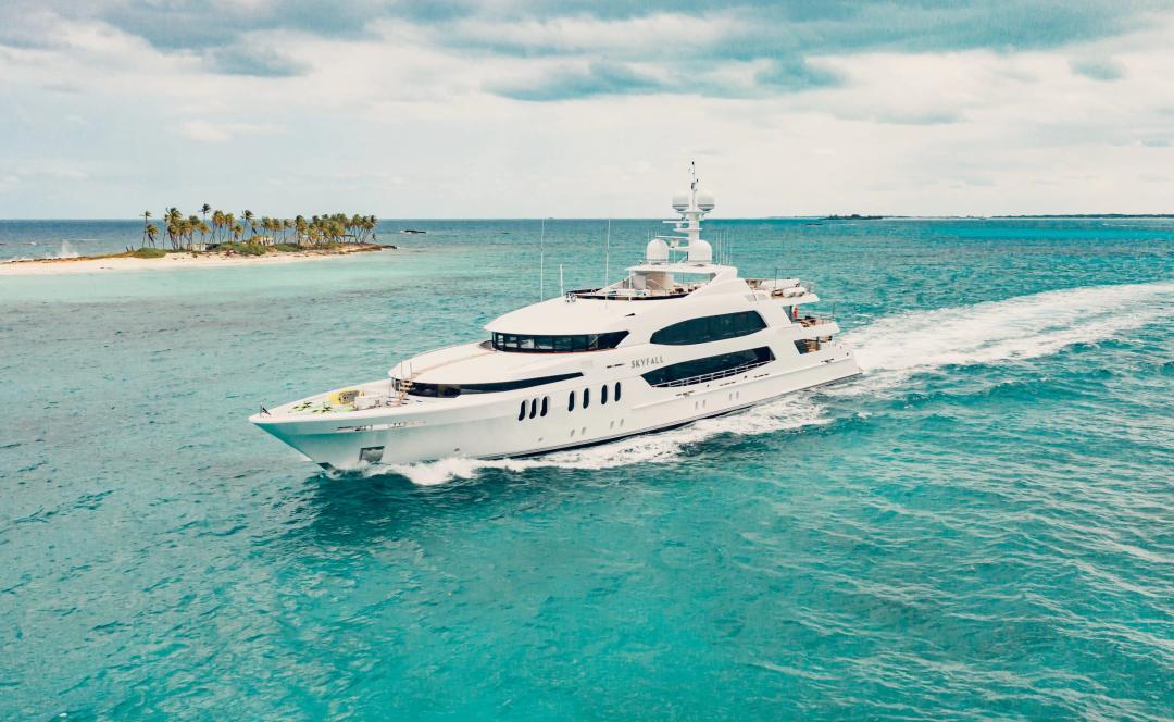 Holiday Season with SKYFALL: A Caribbean Yacht Charter Experience