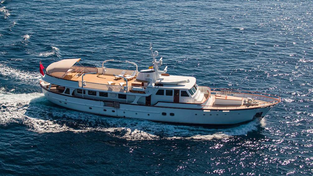 Charter HEAVENLY DAZE: A Stunning Feadship Yacht Escape in the Mediterranean – Rate Drop for Summer 2025