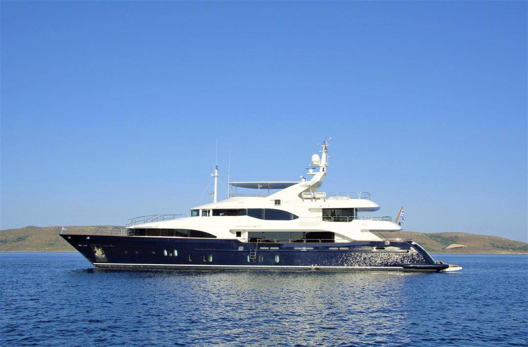 Charter GRANDE AMORE: A Mediterranean Yachting Masterpiece with Yacht Cloud – Save 20% on Weekly Bookings!