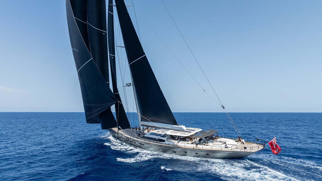Experience the Majestic Ravenger with Yacht Cloud: Unforgettable Mediterranean and Caribbean Luxury