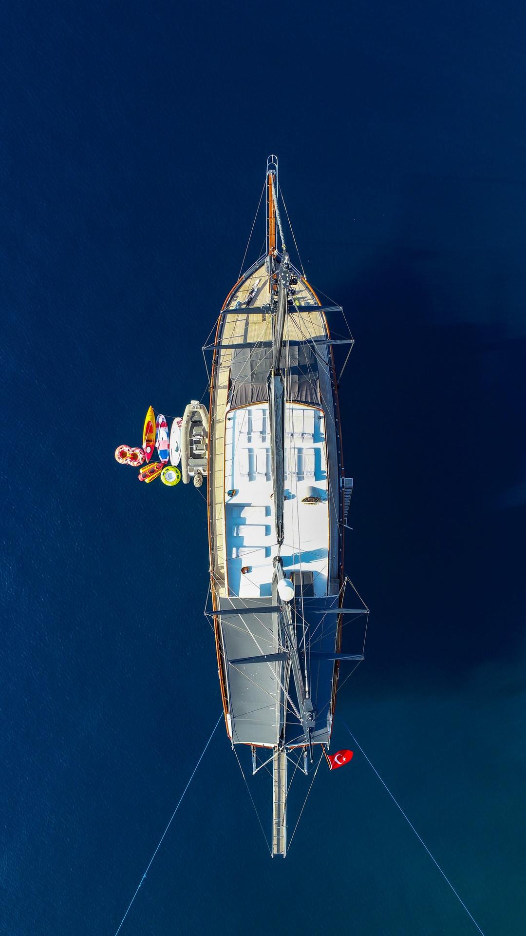 Incredibly Spacious Deck