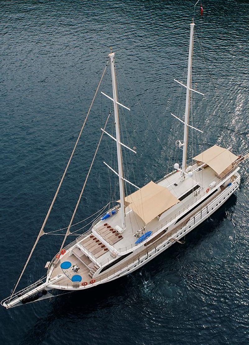 Incredibly Spacious Deck