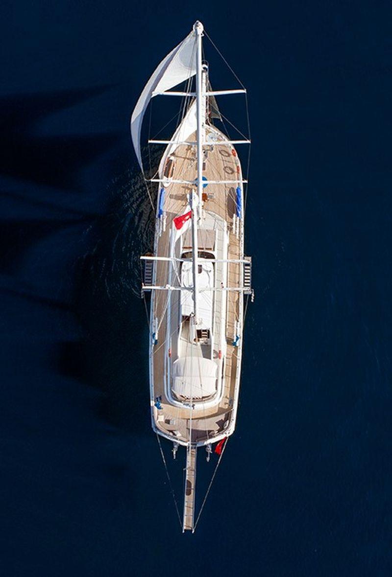 Incredibly Spacious Deck