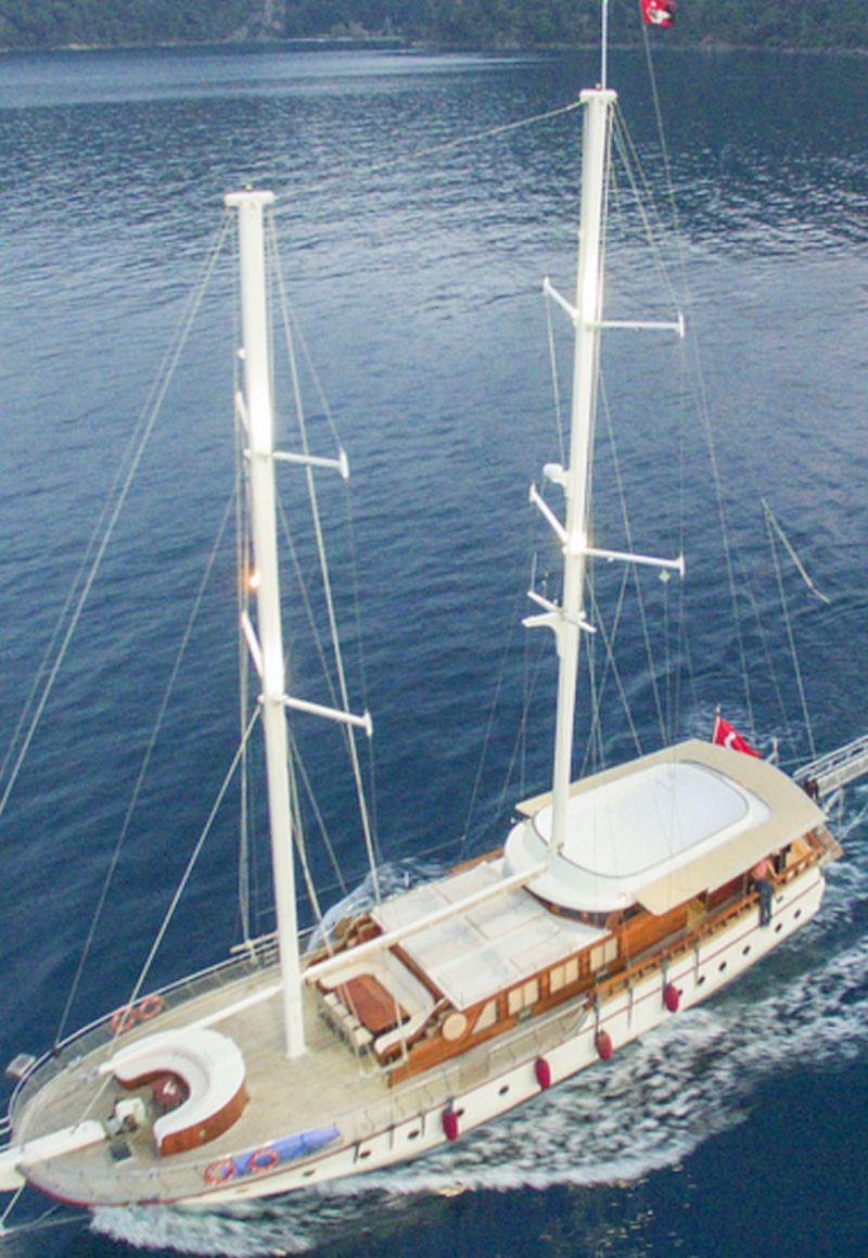 Spacious Foredeck
