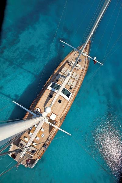 Incredibly Spacious Deck