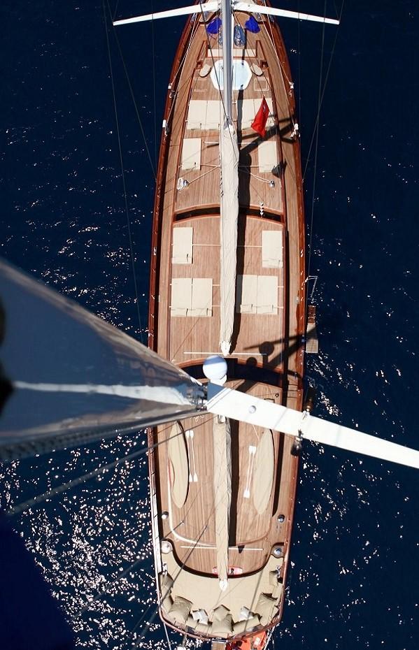 Incredibly Spacious Deck