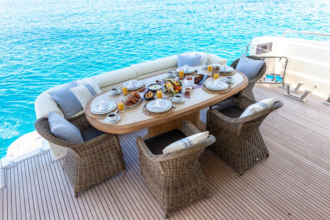 Alfresco Dining