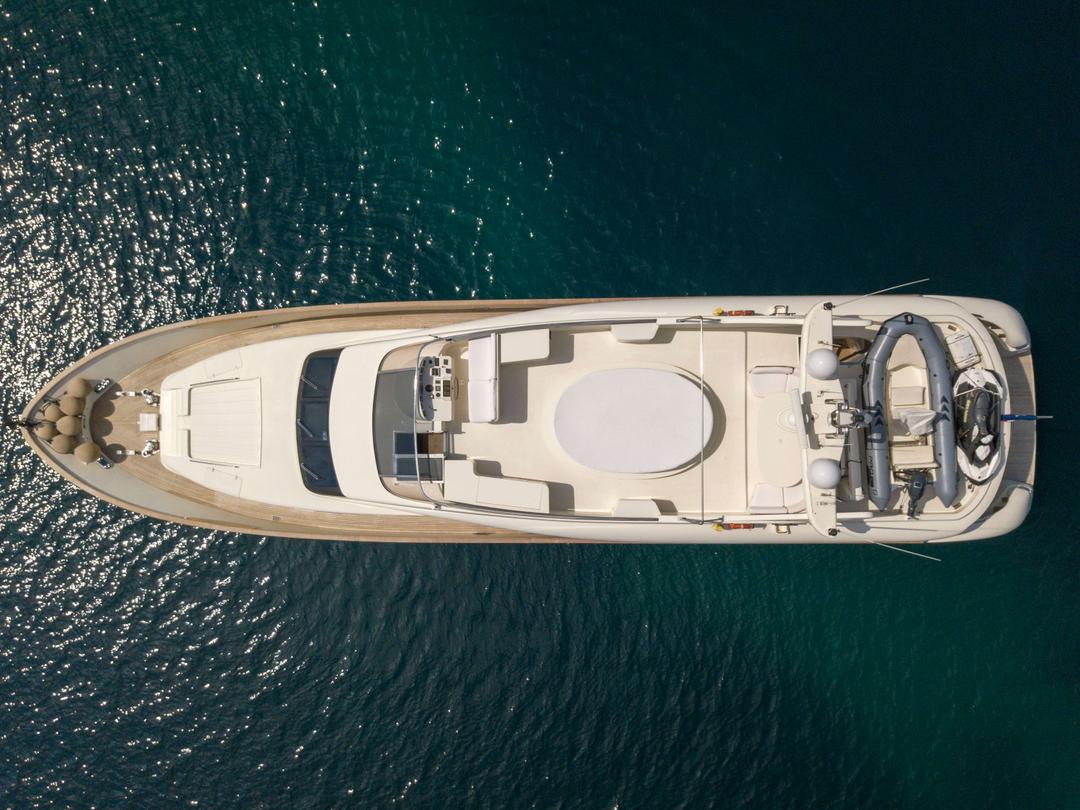 Very spacious deck