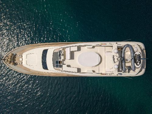 Very spacious deck