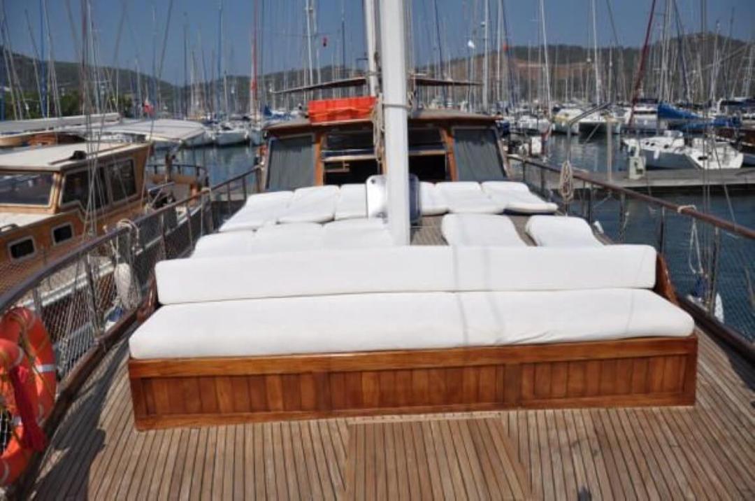 Spacious sun deck