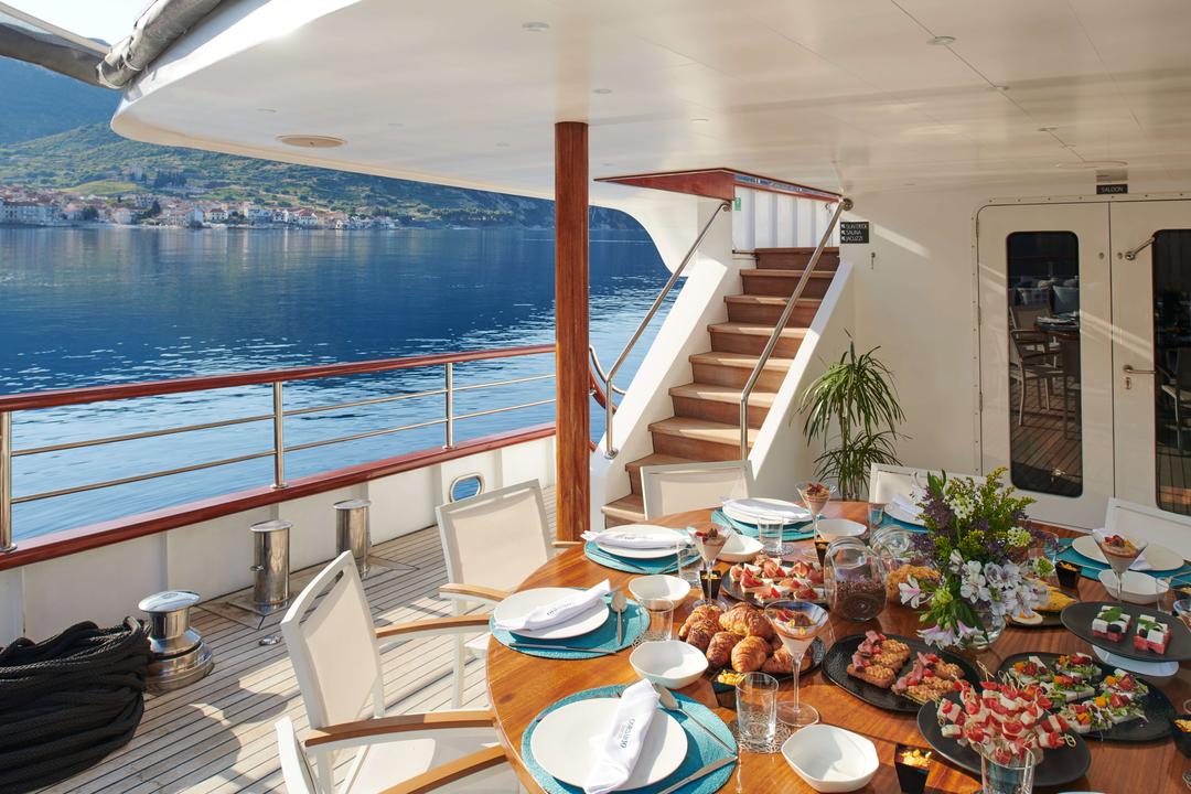 Al fresco Dining with a Panoramic View
