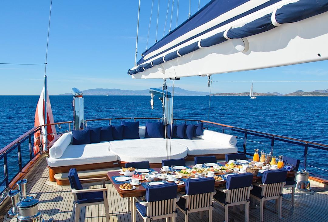 Alfresco Dining with a Panoramic View