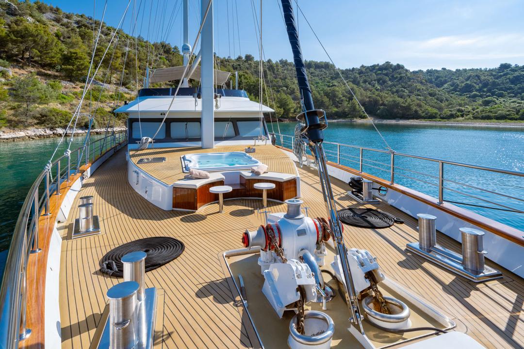 Incredibly Spacious Deck
