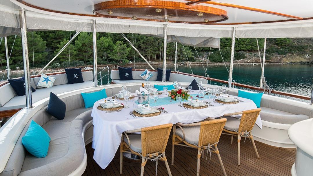 Dining Amidst Beauty: Savor Stunning Views