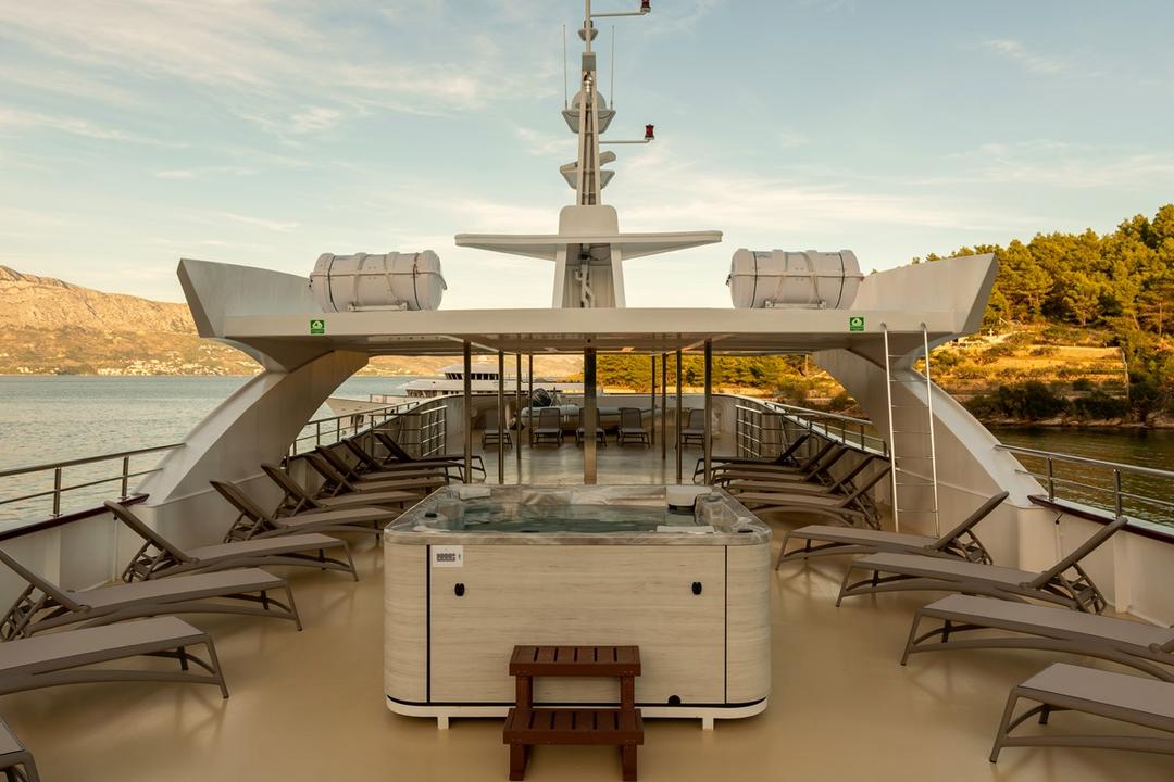 Spectacular Sundeck