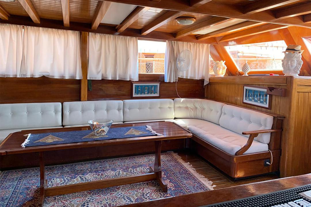 Cozy Saloon
