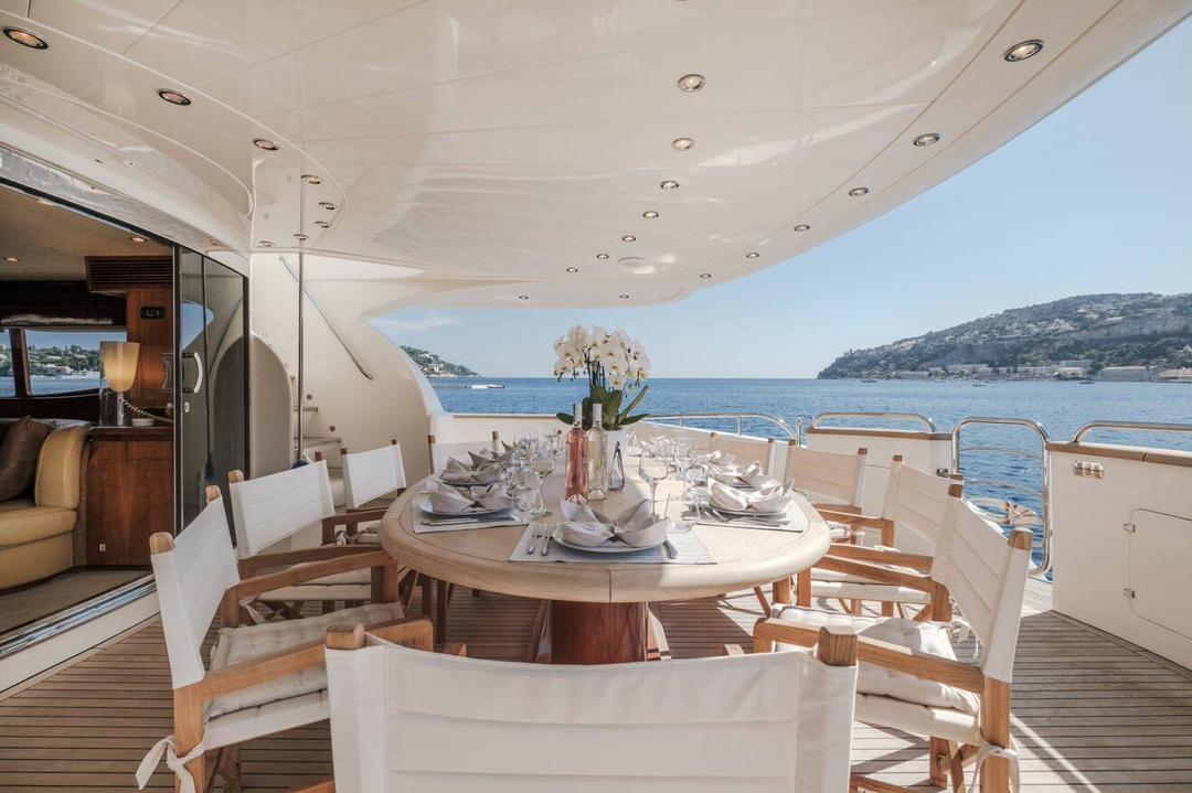 Alfresco Dining