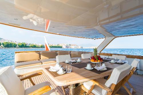 Alfresco Dining