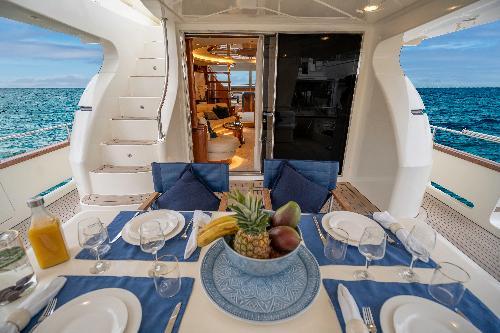 Alfresco Dining