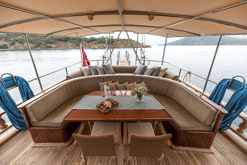 Alfresco dining