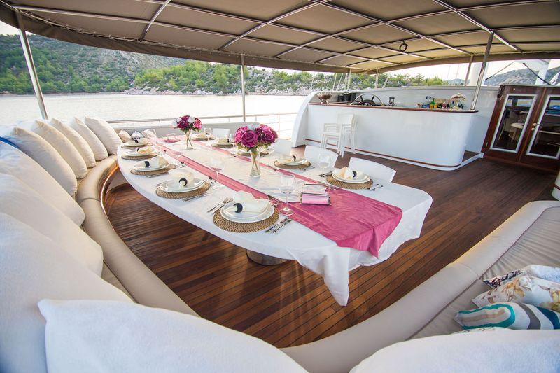 Alfresco Dining