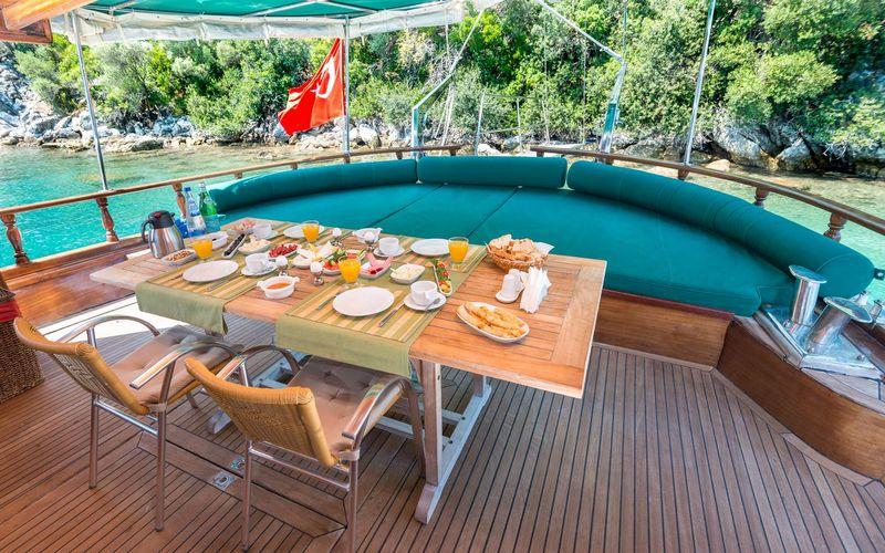 Alfresco Dining
