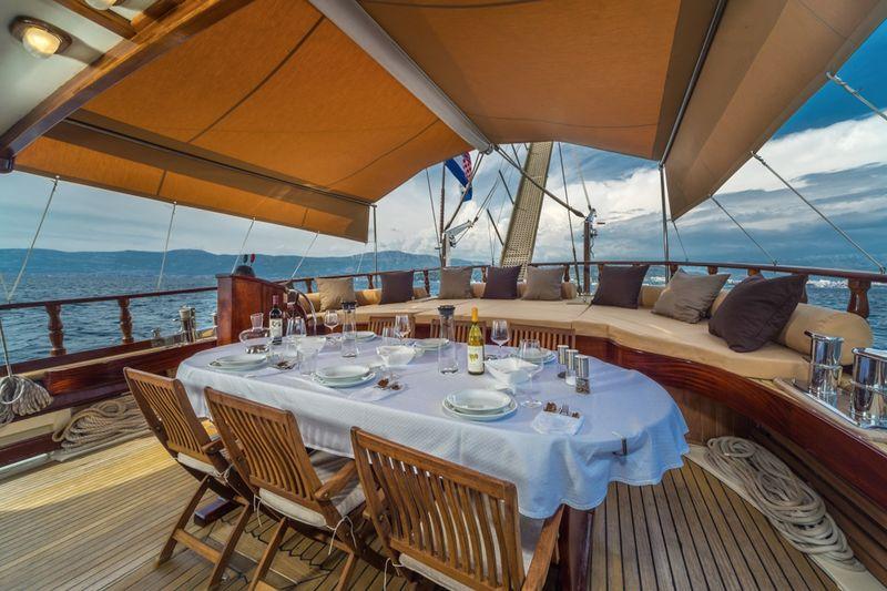 Alfresco Dining