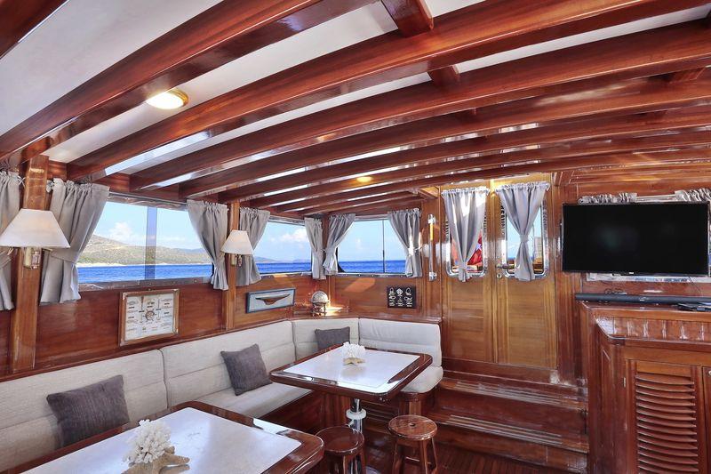 Elegance and Comfort: Fully Equipped Salon