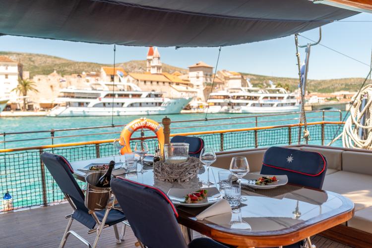 Alfresco Dining