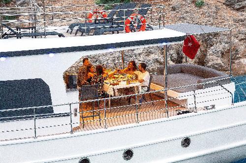 Dine with a Panoramic View