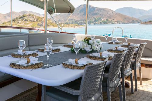 Seaside Feasts: Alfresco Delights