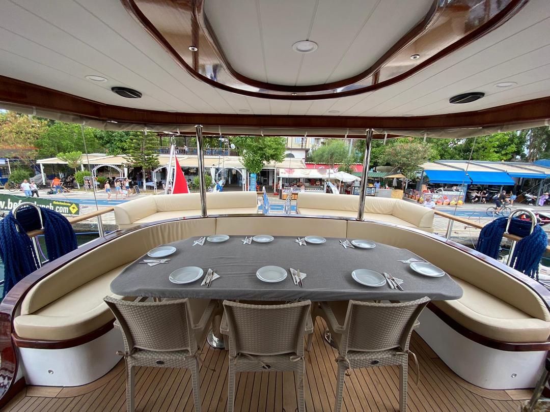Alfresco Dining