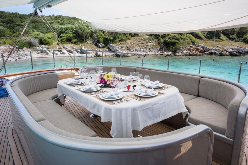Alfresco Dining