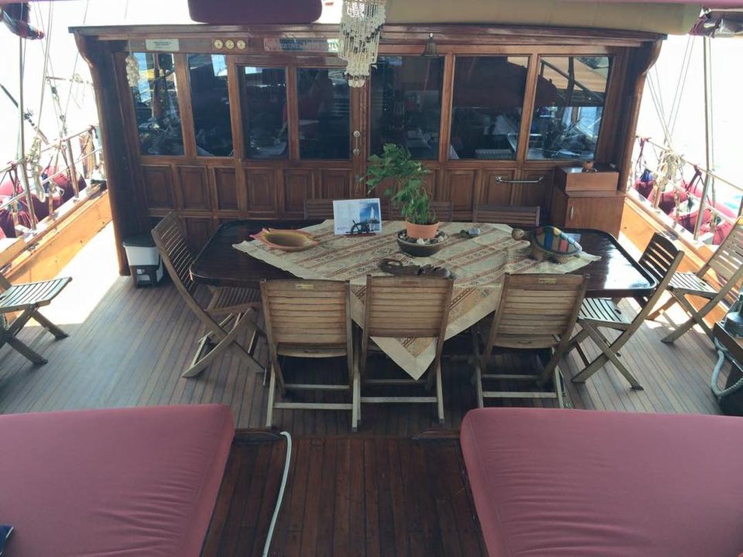 Dine on Deck