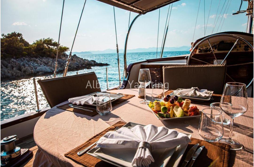 Dine Under the Stars: Alfresco Dining