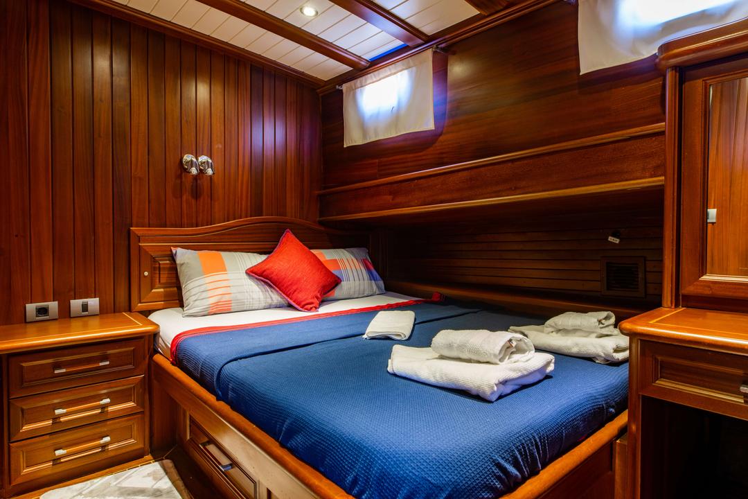 Tranquil Haven: Inviting Cabin Delights
