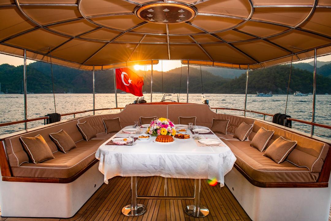 Open-air dining experience