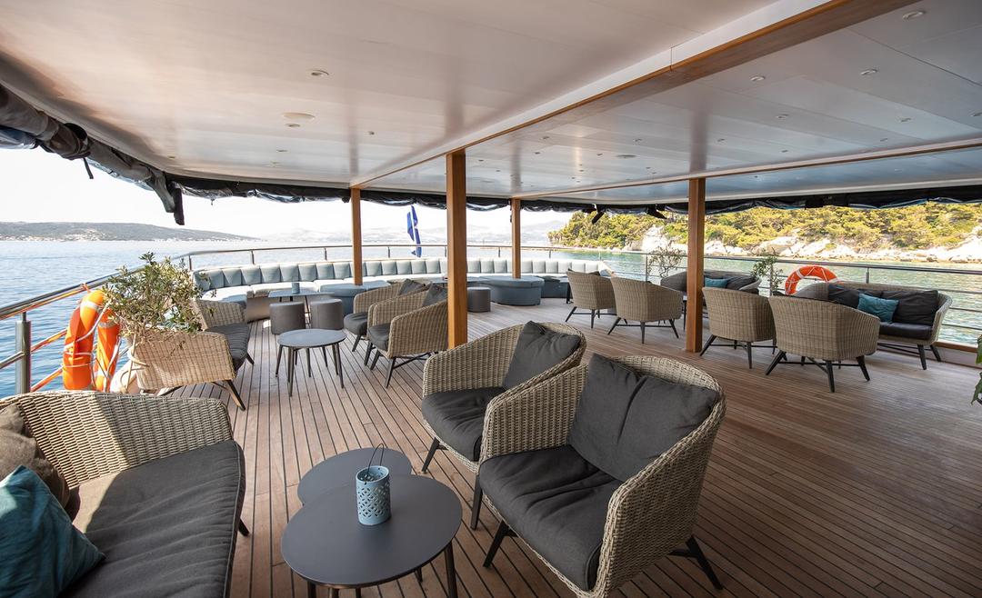 Relax in the upper Aftdeck
