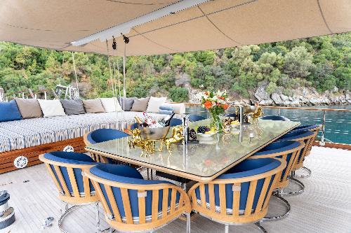 Alfresco Dining