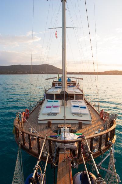 Experience the Majesty of our Luxury Yacht