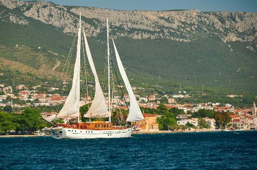 Elegantly Crafted Serenity: Beautiful Design for Unparalleled Luxury