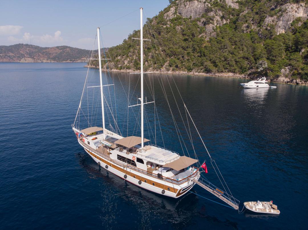 Incredibly Spacious Deck